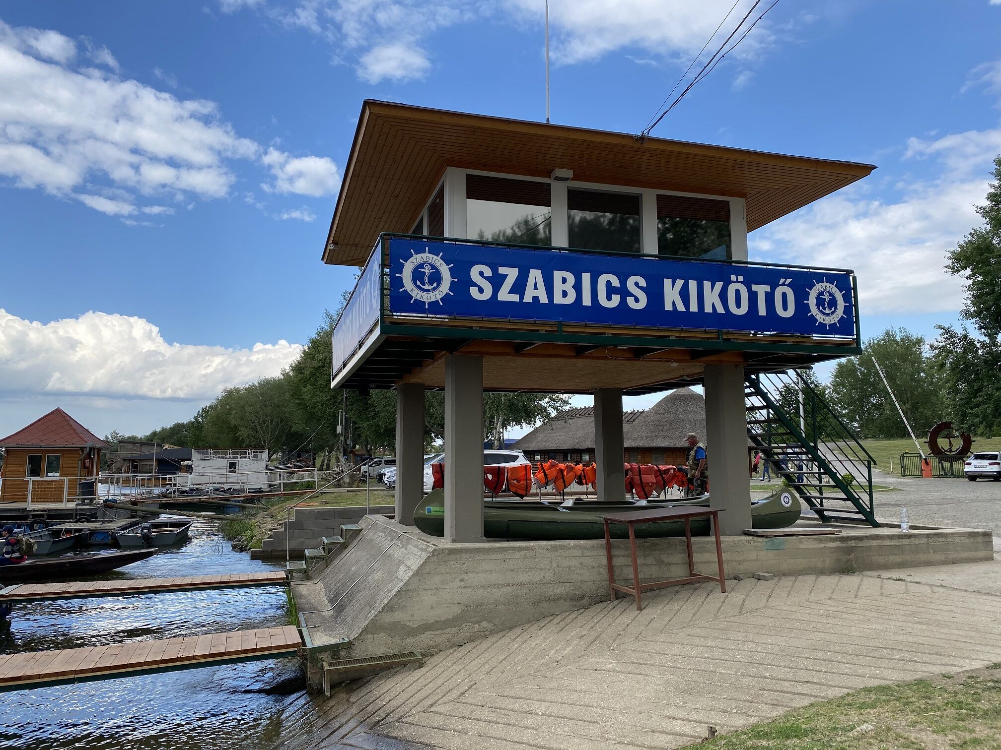 Tisza-tó Szabics kikötő és Szabadidőpark horgászat kemping Tiszavirág Ártéri Sétaút