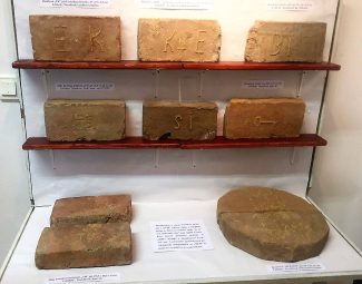 Egyházi pecsétes téglák gyűjteménye – Tiszaszentimre